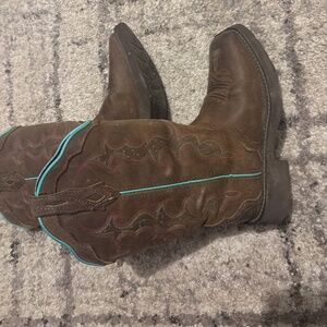 Justin’s cowboy boots